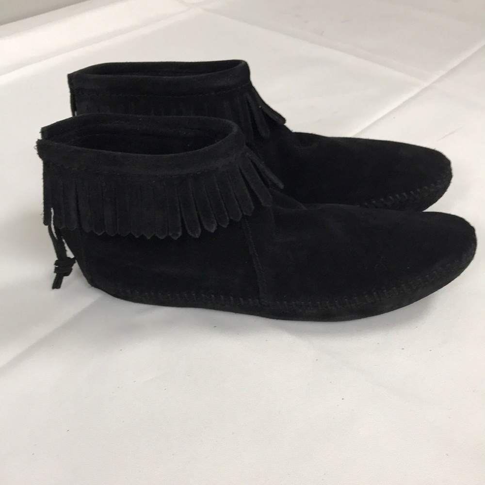 Minnetonka Womens Back Zipper Bootie size 8 US